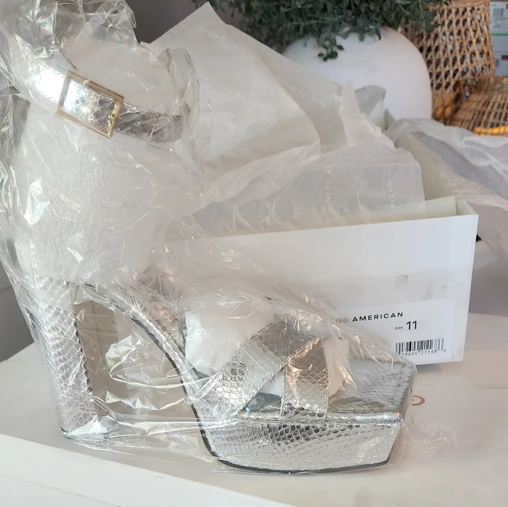 GOOD AMERICAN - WOMEN’S SILVER SNAKE PLATFORM Size 11 - Picture 4 of 4